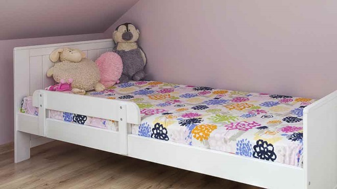 childs bed with bed rail