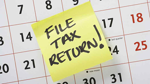 post it note saying file tax return