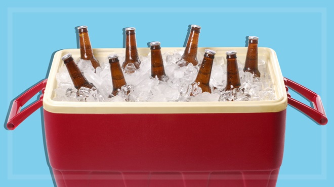esky full of ice and drinks keeping cold