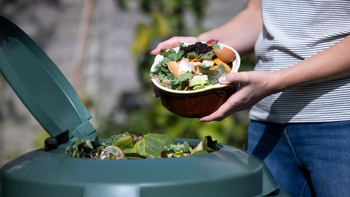 Bokashi Bucket, The easy and clean way to compost your food waste! NO foul  smell