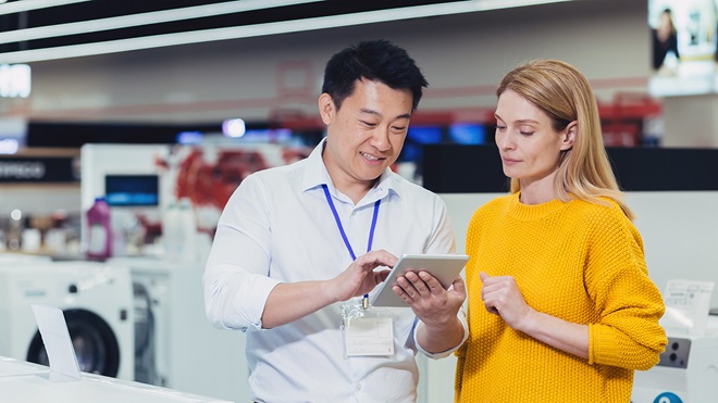 salesperson getting the email details of a customer