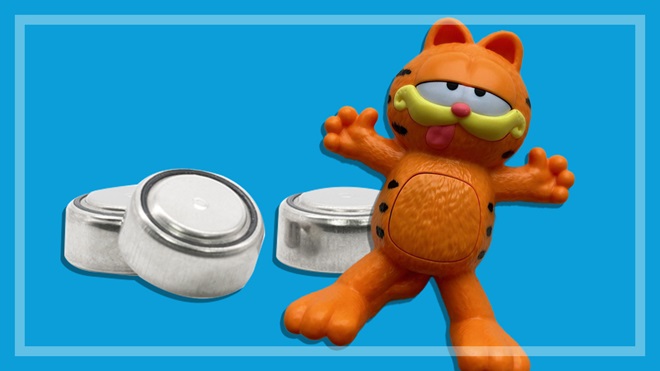 garfield_hungry_jack_toy_front_and_button_batteries